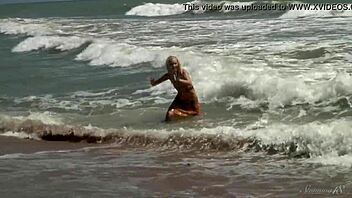 oh god, gorgeous blonde teen's naked ocean body bath!