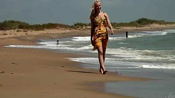 oh god, gorgeous blonde teen's naked ocean body bath!