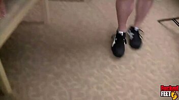 philly john licks big pussy milf feet orgasm