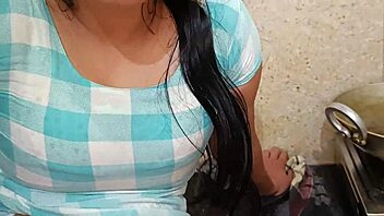 hey, hot indian village babe's pussy pounded in kitchen! 🔥🍑😍
