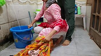 Bhabhi risks outdoor fuck in bathroom while washing clothes
