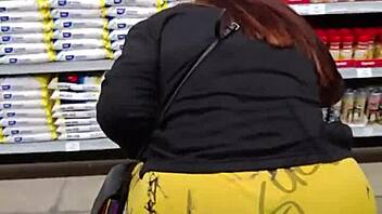 curvy latina fat ass tanga shows through yellow leggings