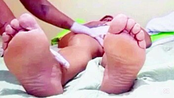 mature milf's foot massage turns into squirting pussy lick