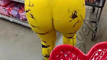 curvy latina fat ass tanga shows through yellow leggings