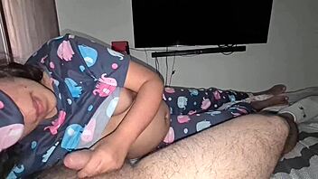 Pregnant Curvy Brunette Begs Creampie in Full Pussy