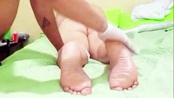mature milf's foot massage turns into squirting pussy lick