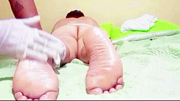 mature milf's foot massage turns into squirting pussy lick