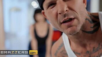 Brazzers Horny Puck's TV Fixed by Scott Nails' Huge Cock