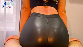 Oh damn, big ass in leather tights creampie squirt!