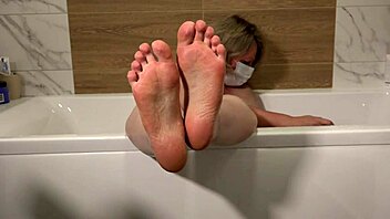 wanna wash these mature milf feet in the bath foot fetish?