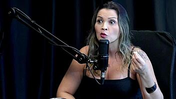A Família Virou A Cara Gravou Com Carlos Urach Grava Com Assinantes E O Que Ela Tem Vontade De Gravar - Agatha Mama Watch On Sheer Red