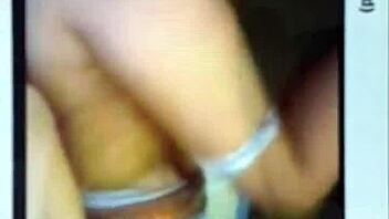 French slut fanny toying shaved pussy on webcam