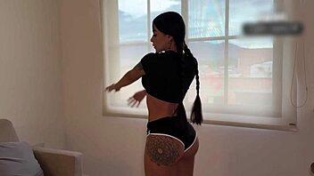 Trainer Fucked Curvy Latina After Workout