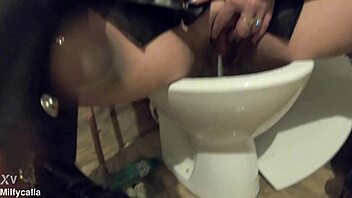 smoking milf toilet pee with close up