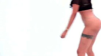 Laura Athens Diva Tease