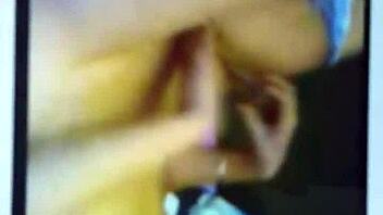 French slut fanny toying shaved pussy on webcam