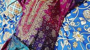 Desi Pakistani Husband Wife Roleplay Jija Sali Ko Lun K Choopay Lagwa Raha Hai