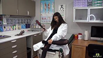 aria nicole gets foot massage from doctor