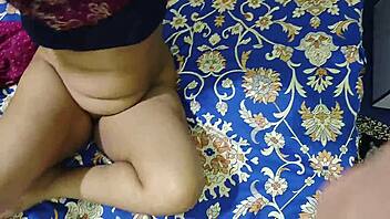 Desi Pakistani Husband Wife Roleplay Jija Sali Ko Lun K Choopay Lagwa Raha Hai