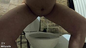 smoking milf toilet pee with close up