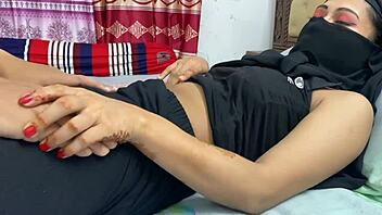 mumbai muslim aunty sex with hindu boyfriend