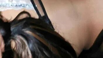 la sirvienta se enamora de mi verga y me exige se la meta por el ano