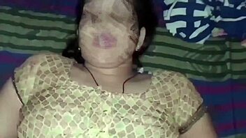 Hot girl gives handjob before sex