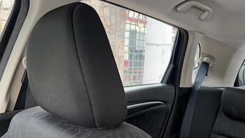 Pov aluna pega carona com casado e paga boquete no carro e leva gozada na bunda
