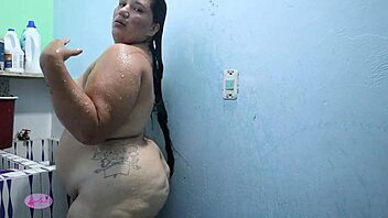 Masturbacion con squirt de chica gordita colombiana