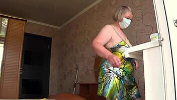 Neighbor watches chubby milf through open window pawg