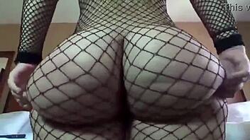 Transsexual fucks big ass quickie in motel