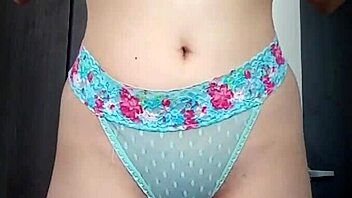 Argentinian athletic model fingers pussy outdoors