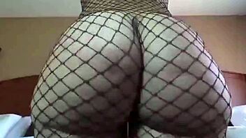 Transsexual fucks big ass quickie in motel