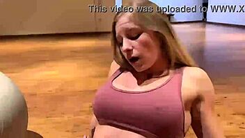 Riley rae eats shaved pussy until orgasm