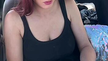 italian big tits milf eats in car