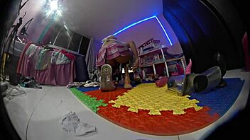 Oso de peluche con camara oculta no puedo creer lo que hace mi hermana cuando esta sola en su cuarto