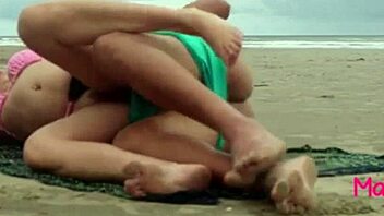 sexo em publico transando na praia