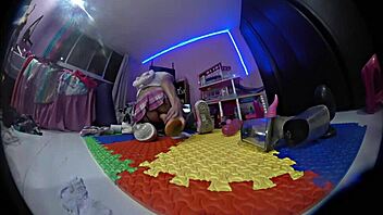 Oso de peluche con camara oculta no puedo creer lo que hace mi hermana cuando esta sola en su cuarto