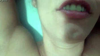 coroa gostosa tirando a virgindade do novinho o garoto gozou toda sua porra acumulada na buceta dela