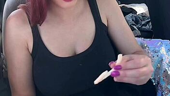 italian big tits milf eats in car
