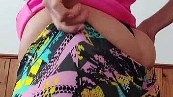 milf latina changes from casual to sporty look
