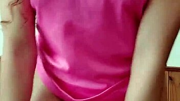 milf latina changes from casual to sporty look