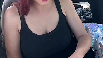 italian big tits milf eats in car