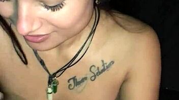 Ense�o a mi amiga a hacer gargantas profundas - sofia mayers payo pro
