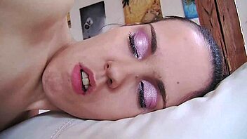 Country brunette cutie elis masturbates in pantyhose