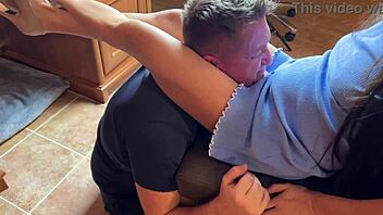 Headscissors between legs