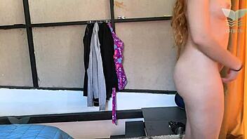 Sexy Amateur Forgets Her Panties Before The Flight And Teases