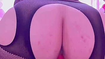 Goth girl rides dildo and squirt on the floor