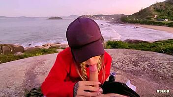 Public blowjob feels the best on beach
