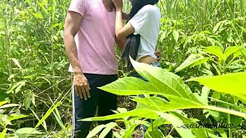 Amateur Indian girl gets fucked in the jungle